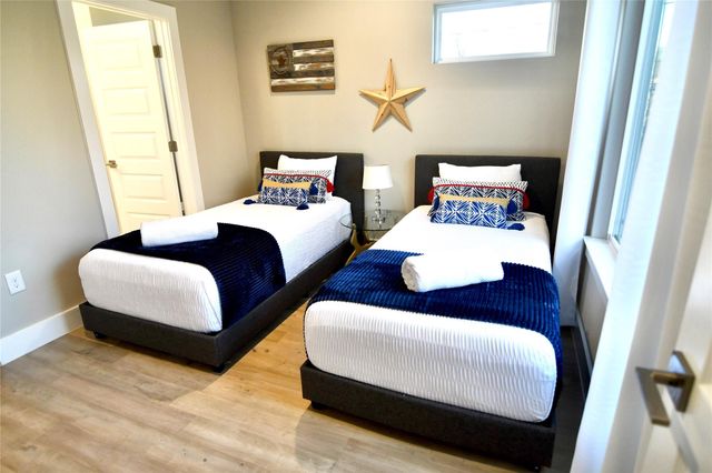 803 E 32 2, Austin, TX 78705