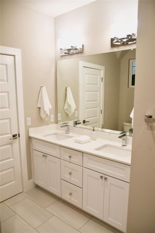 803 E 32 2, Austin, TX 78705