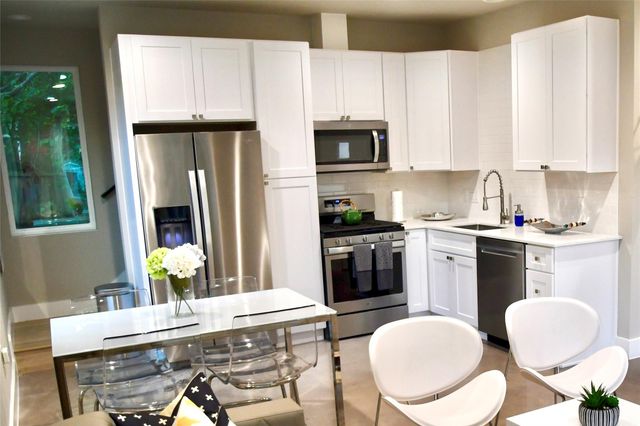 803 E 32 2, Austin, TX 78705