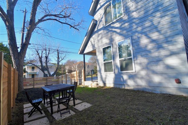 803 E 32 2, Austin, TX 78705