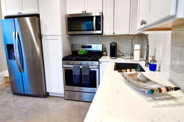 803 E 32 2, Austin, TX 78705