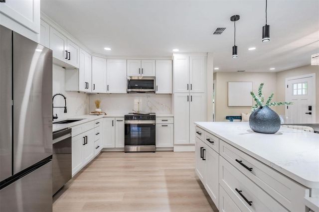 1104 S LOIS AVENUE, Tampa, FL 33629