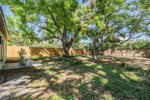 1104 S LOIS AVENUE, Tampa, FL 33629