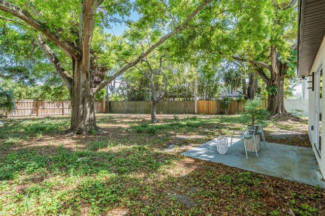 1104 S LOIS AVENUE, Tampa, FL 33629