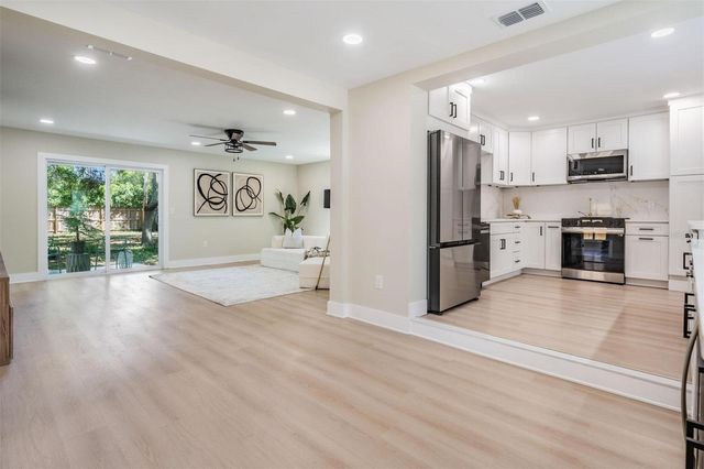 1104 S LOIS AVENUE, Tampa, FL 33629