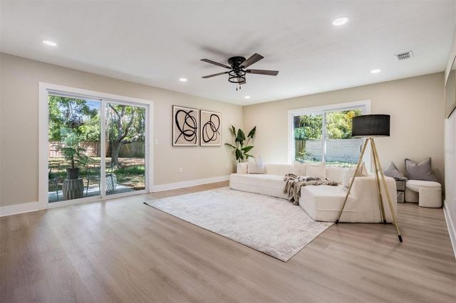 1104 S LOIS AVENUE, Tampa, FL 33629