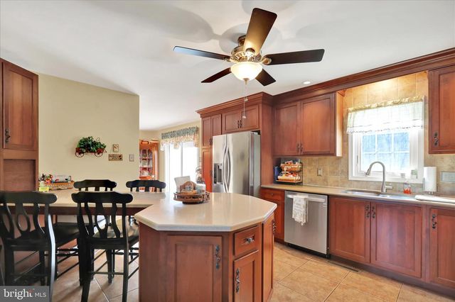 13 DAVIDS DR, Fleetwood, PA 19522