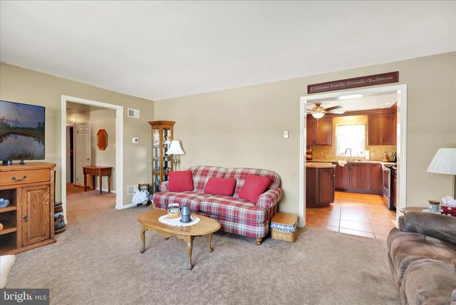 13 DAVIDS DR, Fleetwood, PA 19522