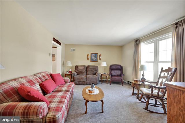 13 DAVIDS DR, Fleetwood, PA 19522