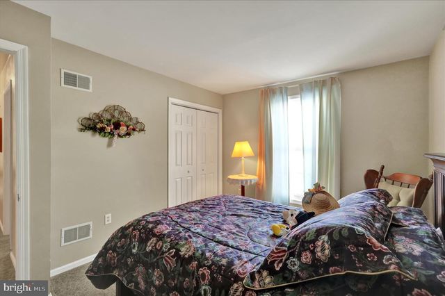 13 DAVIDS DR, Fleetwood, PA 19522