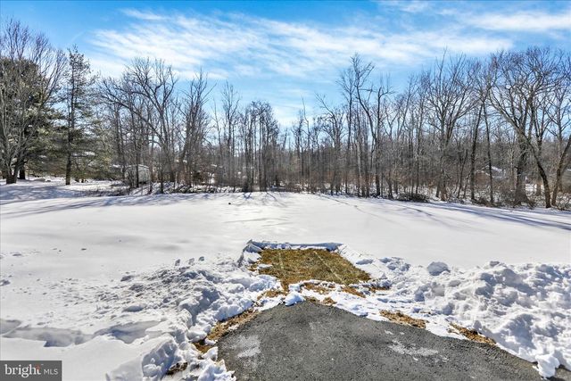 13 DAVIDS DR, Fleetwood, PA 19522