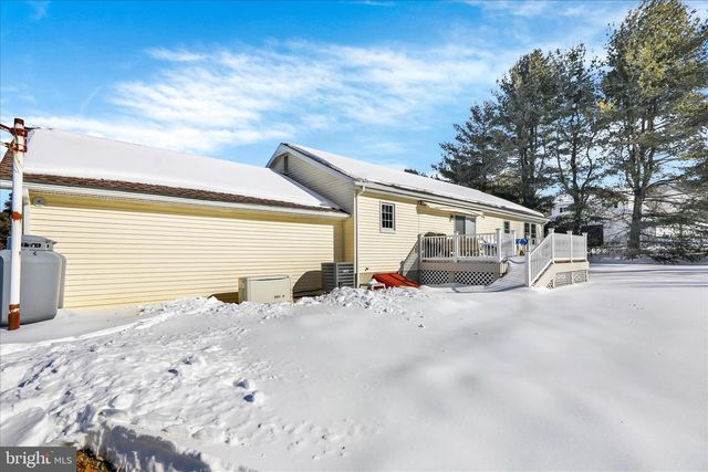 13 DAVIDS DR, Fleetwood, PA 19522