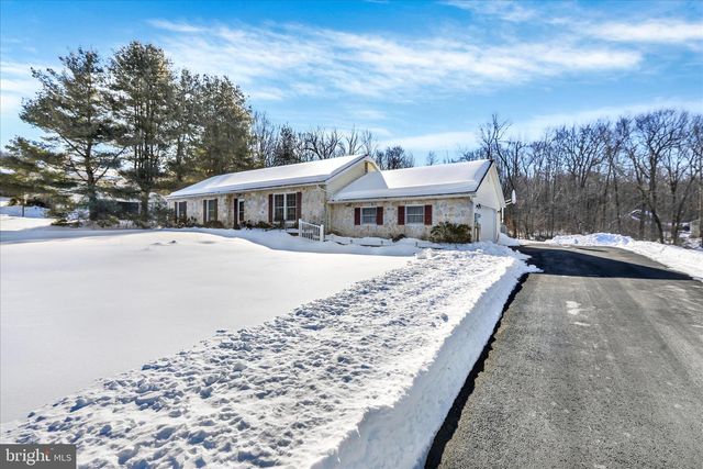 13 DAVIDS DR, Fleetwood, PA 19522