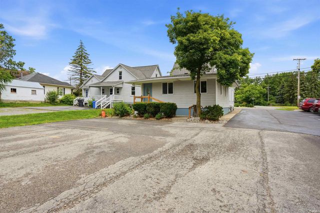 208 E Whitley Street, Churubusco, IN 46723