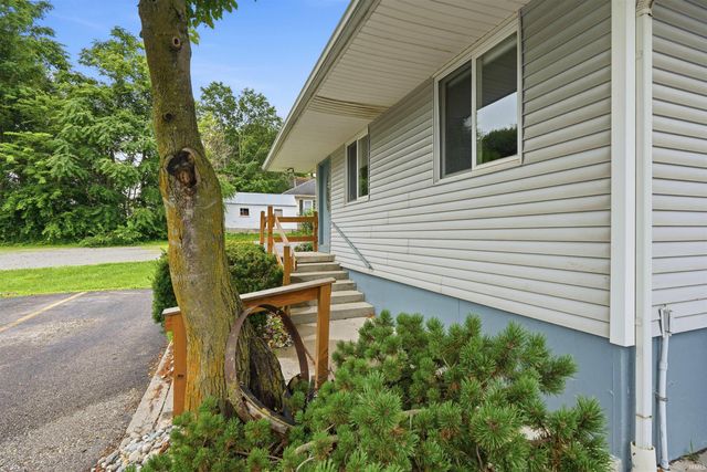 208 E Whitley Street, Churubusco, IN 46723