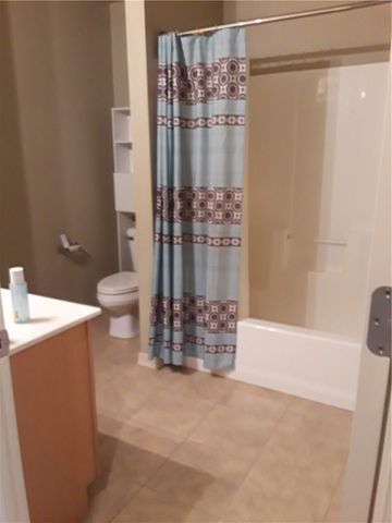 10 S Woodsprings Drive, Fayetteville, AR 72701