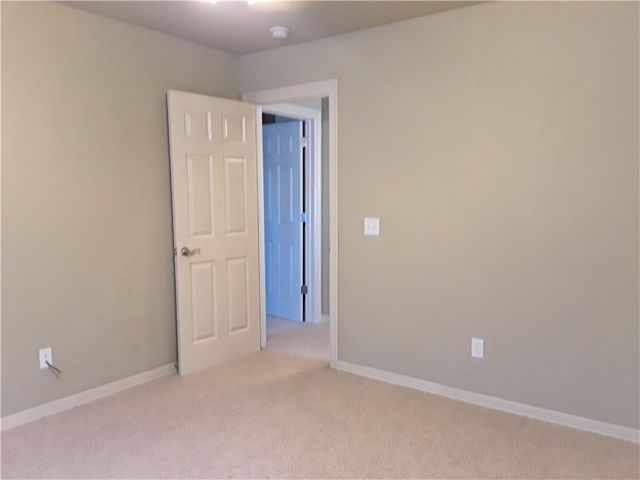10 S Woodsprings Drive, Fayetteville, AR 72701