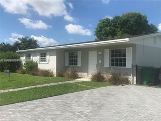 17940 NW 85th Ave, Hialeah, FL 33015
