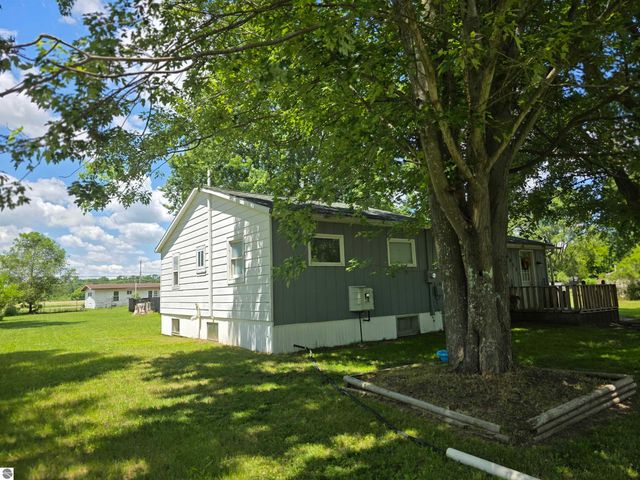 6053 NW Mill, Riverdale, MI 48877