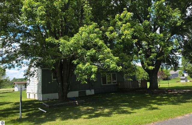 6053 NW Mill, Riverdale, MI 48877