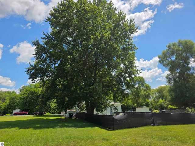 6053 NW Mill, Riverdale, MI 48877