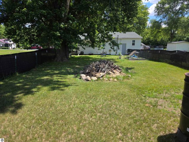 6053 NW Mill, Riverdale, MI 48877
