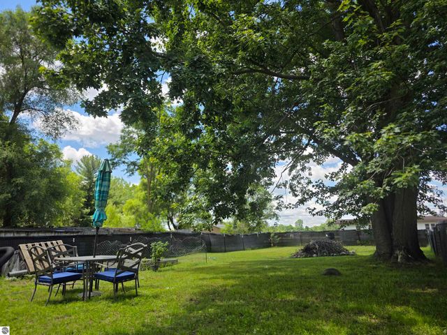 6053 NW Mill, Riverdale, MI 48877