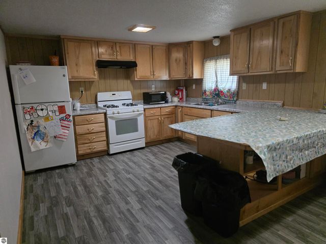 6053 NW Mill, Riverdale, MI 48877