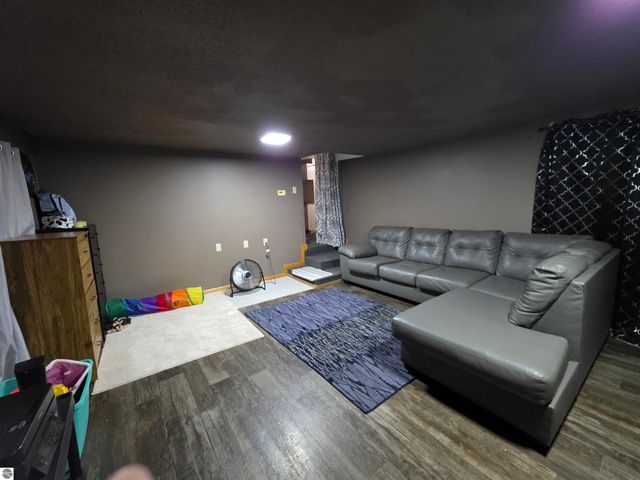 6053 NW Mill, Riverdale, MI 48877