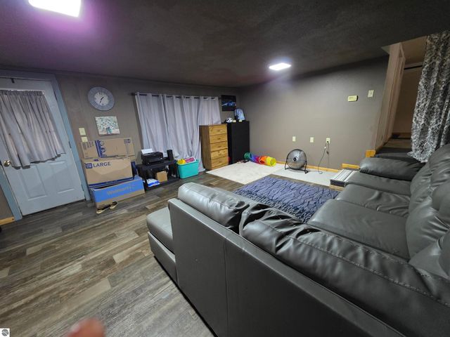 6053 NW Mill, Riverdale, MI 48877