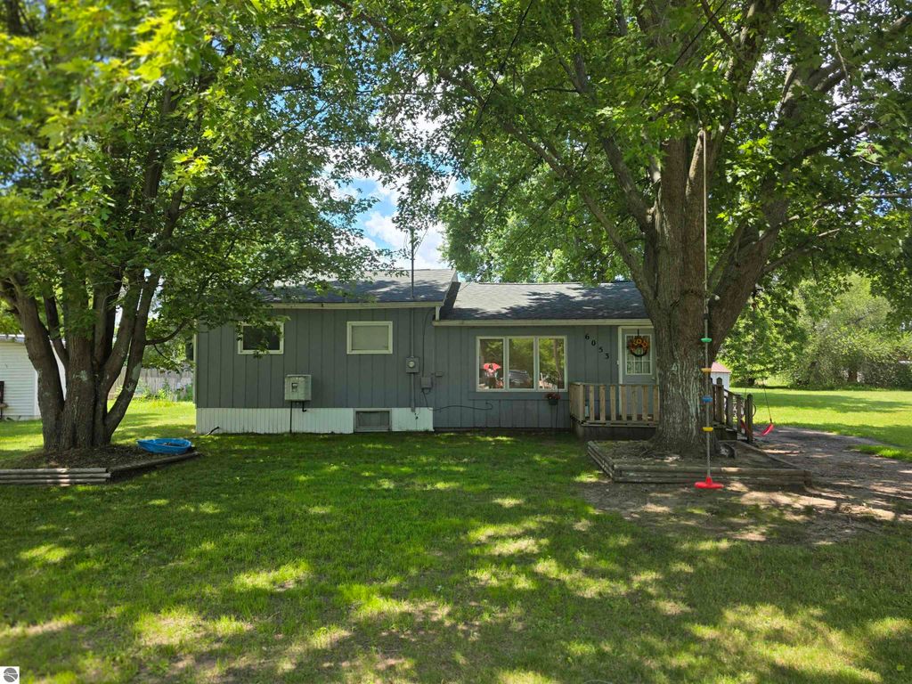 6053 NW Mill, Riverdale, MI 48877