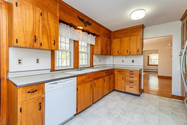 90 Walnut St, Walpole, MA 02081