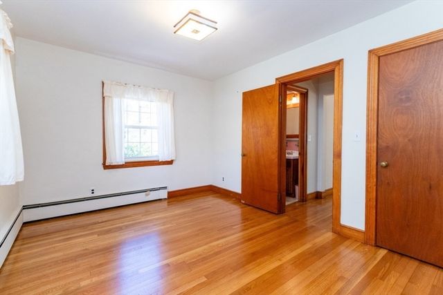 90 Walnut St, Walpole, MA 02081