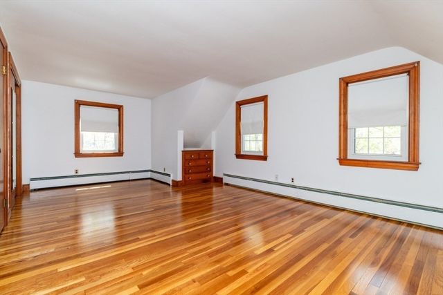 90 Walnut St, Walpole, MA 02081