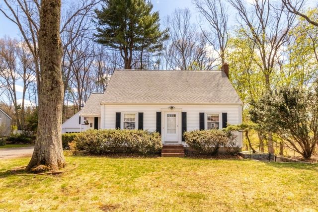 90 Walnut St, Walpole, MA 02081