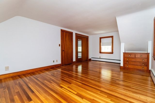 90 Walnut St, Walpole, MA 02081
