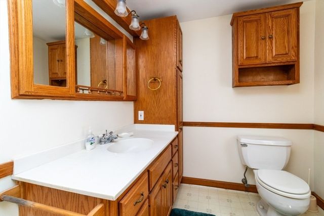 90 Walnut St, Walpole, MA 02081