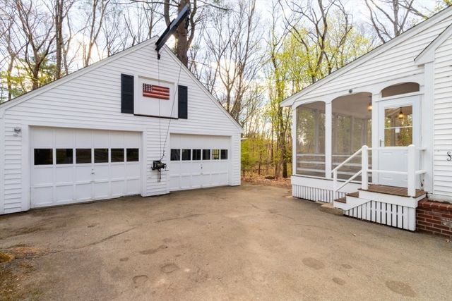 90 Walnut St, Walpole, MA 02081