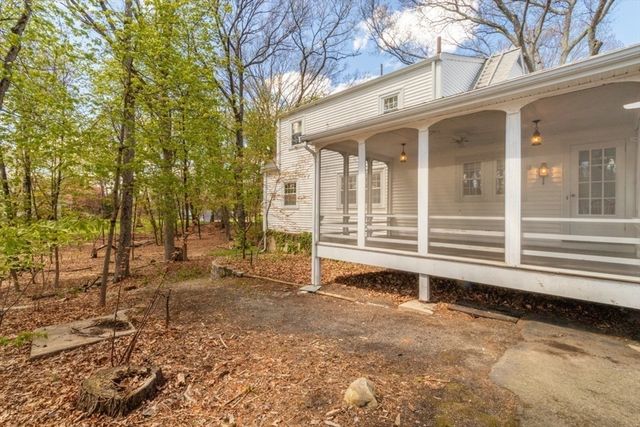90 Walnut St, Walpole, MA 02081