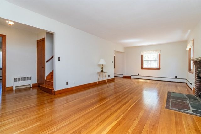 90 Walnut St, Walpole, MA 02081