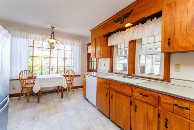 90 Walnut St, Walpole, MA 02081