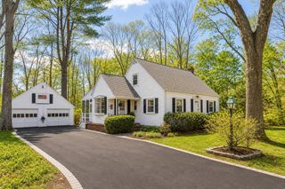 90 Walnut St, Walpole, MA 02081