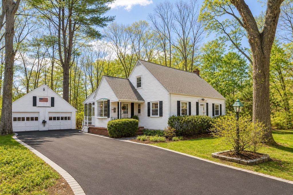 90 Walnut St, Walpole, MA 02081