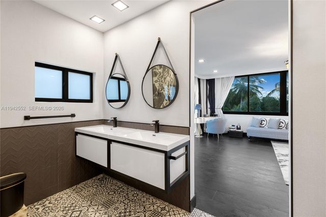 8005 Noremac Ave, Miami Beach, FL 33141