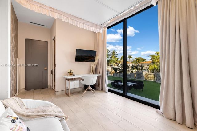 8005 Noremac Ave, Miami Beach, FL 33141