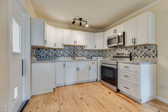 1018 Broad Street, Elizabethton, TN 37643
