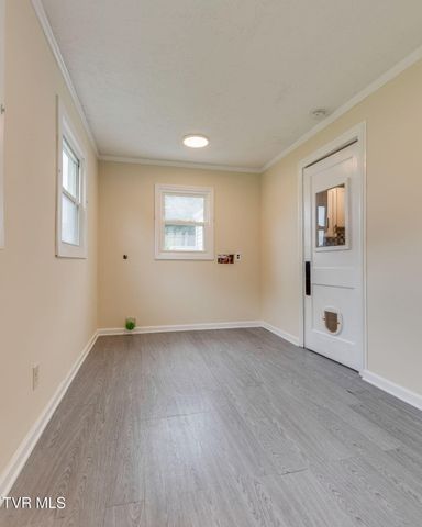 1018 Broad Street, Elizabethton, TN 37643