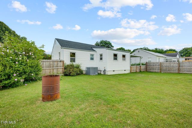 1018 Broad Street, Elizabethton, TN 37643