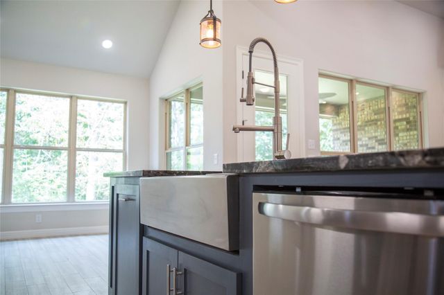 811 Overbrook Drive, Huntsville, TX 77340