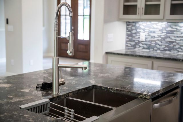 811 Overbrook Drive, Huntsville, TX 77340